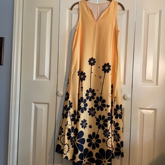 Dresses & Skirts - New sunny yellow dress size medium. $15.00